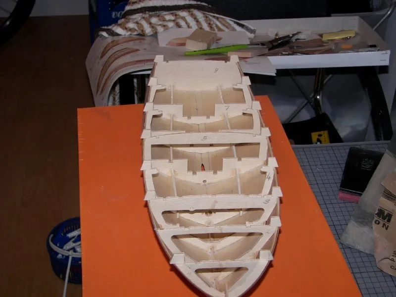 Ein echtes Holzboot in echter Spantenbauweise.